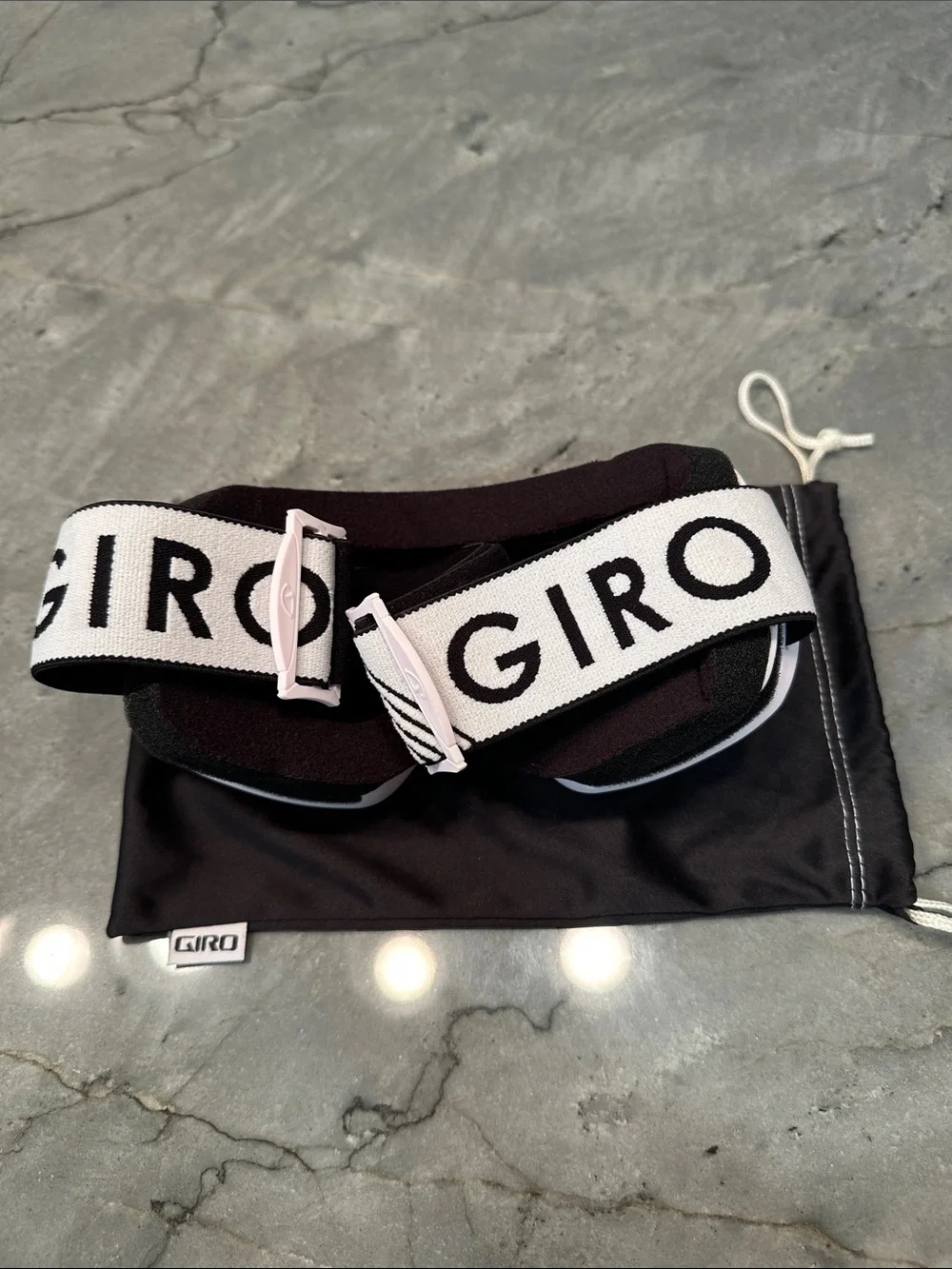 Giro White Frame Black Strap Ski/Snowboard Goggles